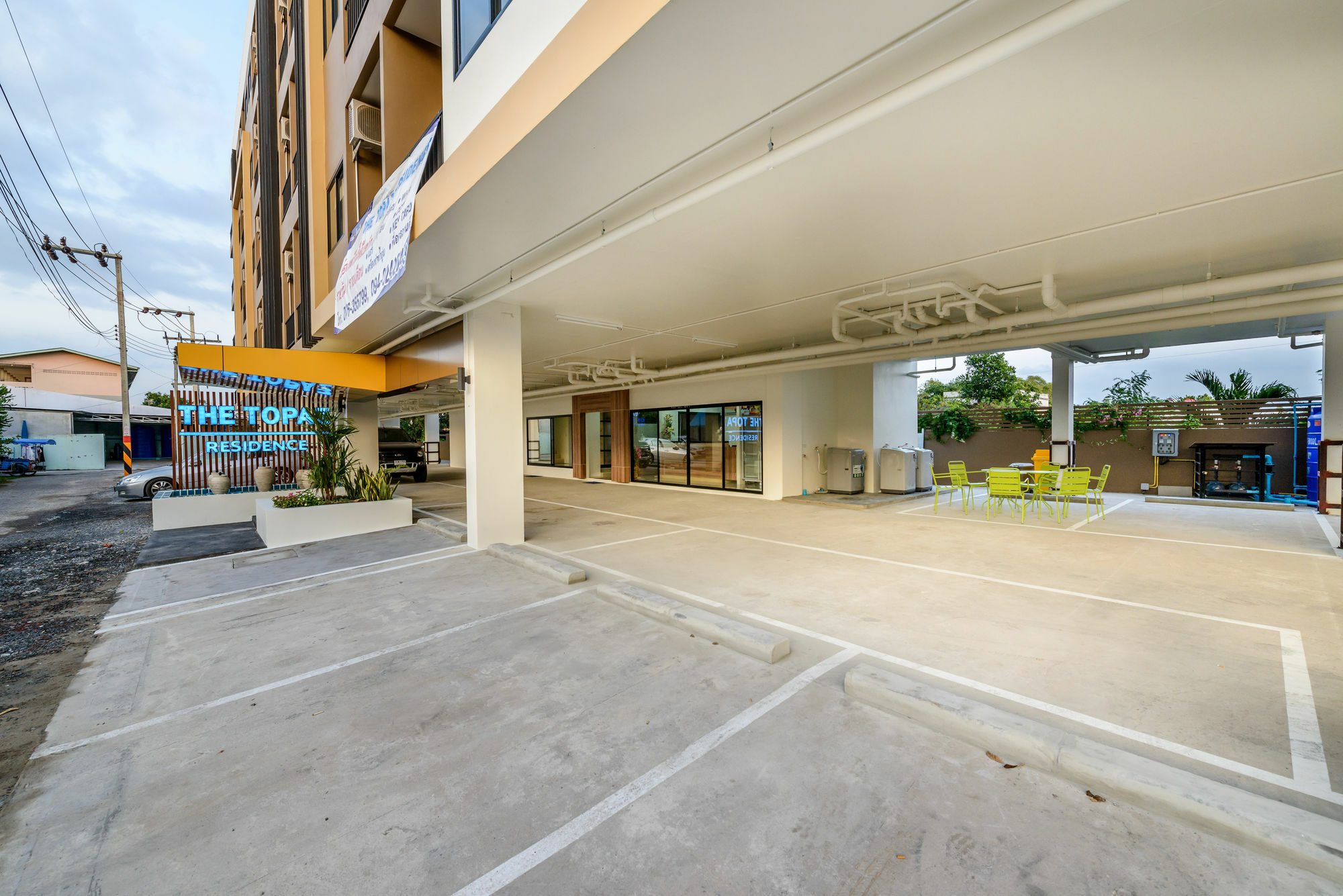The Topaz Residence Phuket Town Exteriör bild